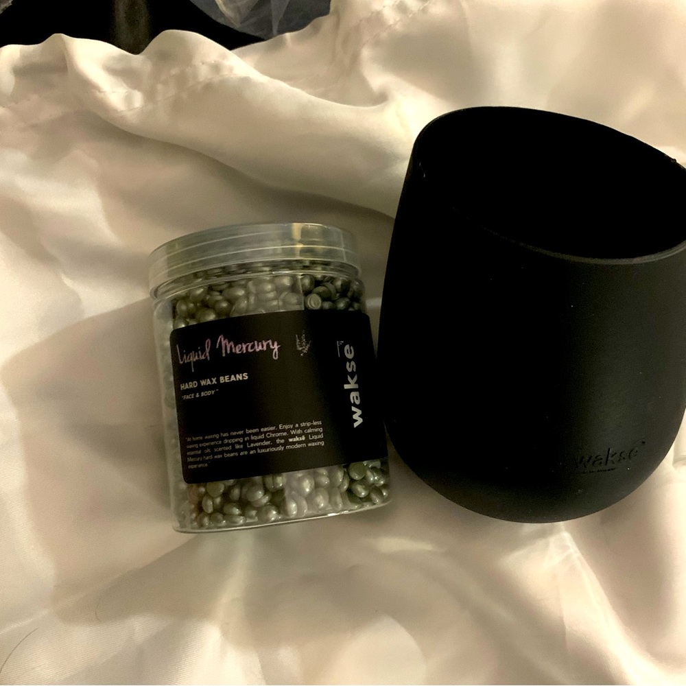 NWT Wakse liquid mercury wax beads & melting pot duo